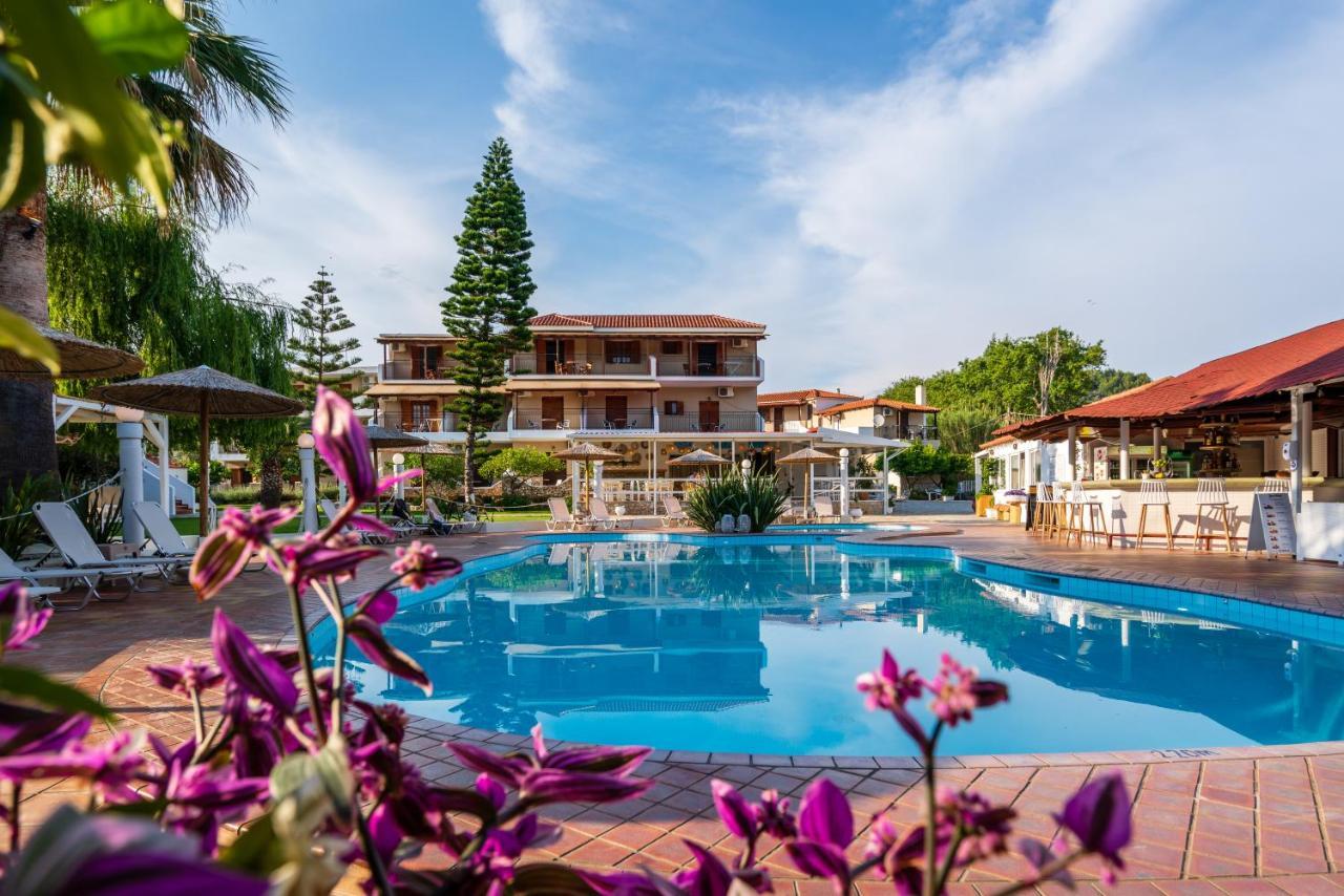 Almira Aparthotel 3*