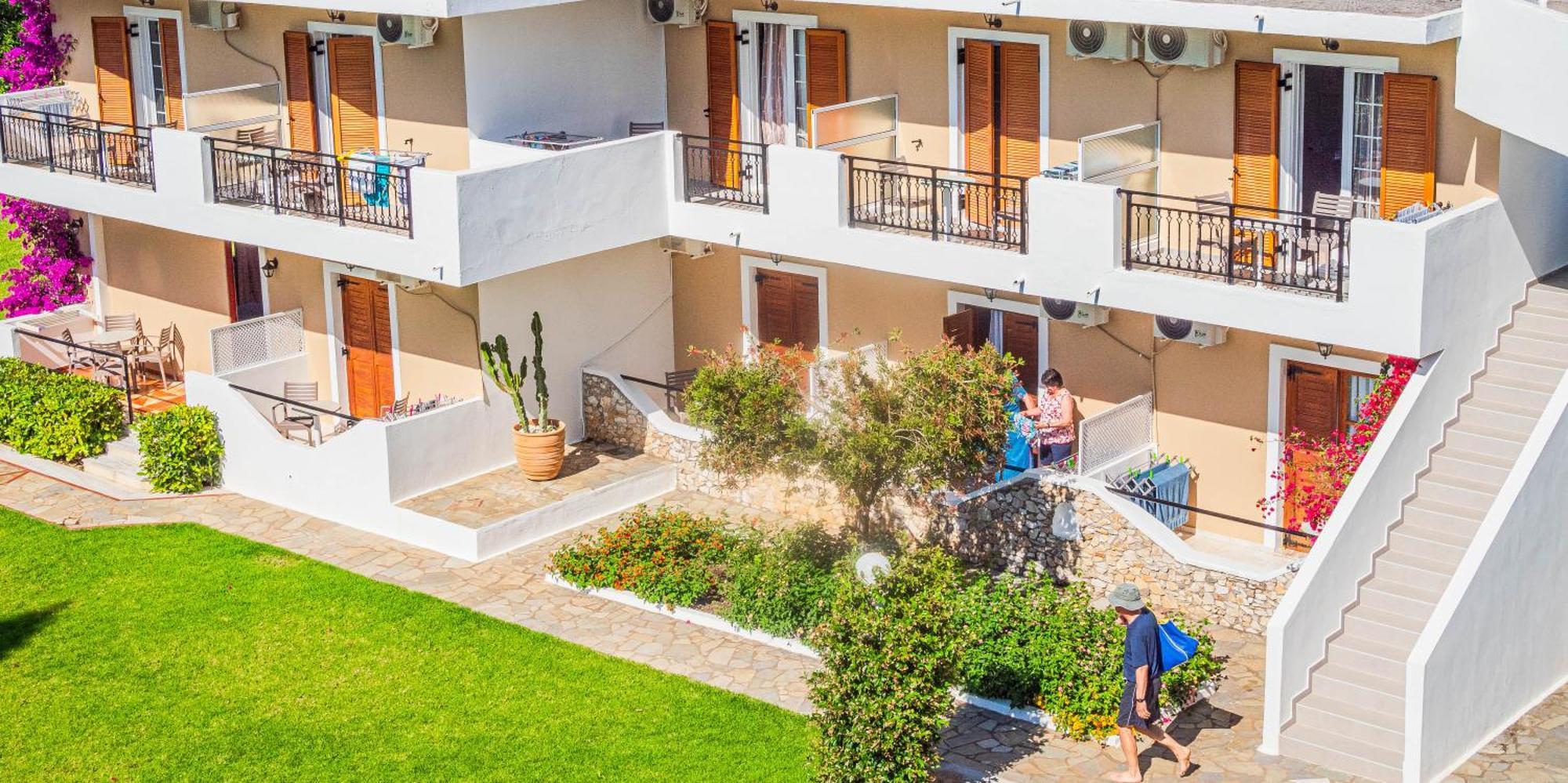 Almira Aparthotel Troulos