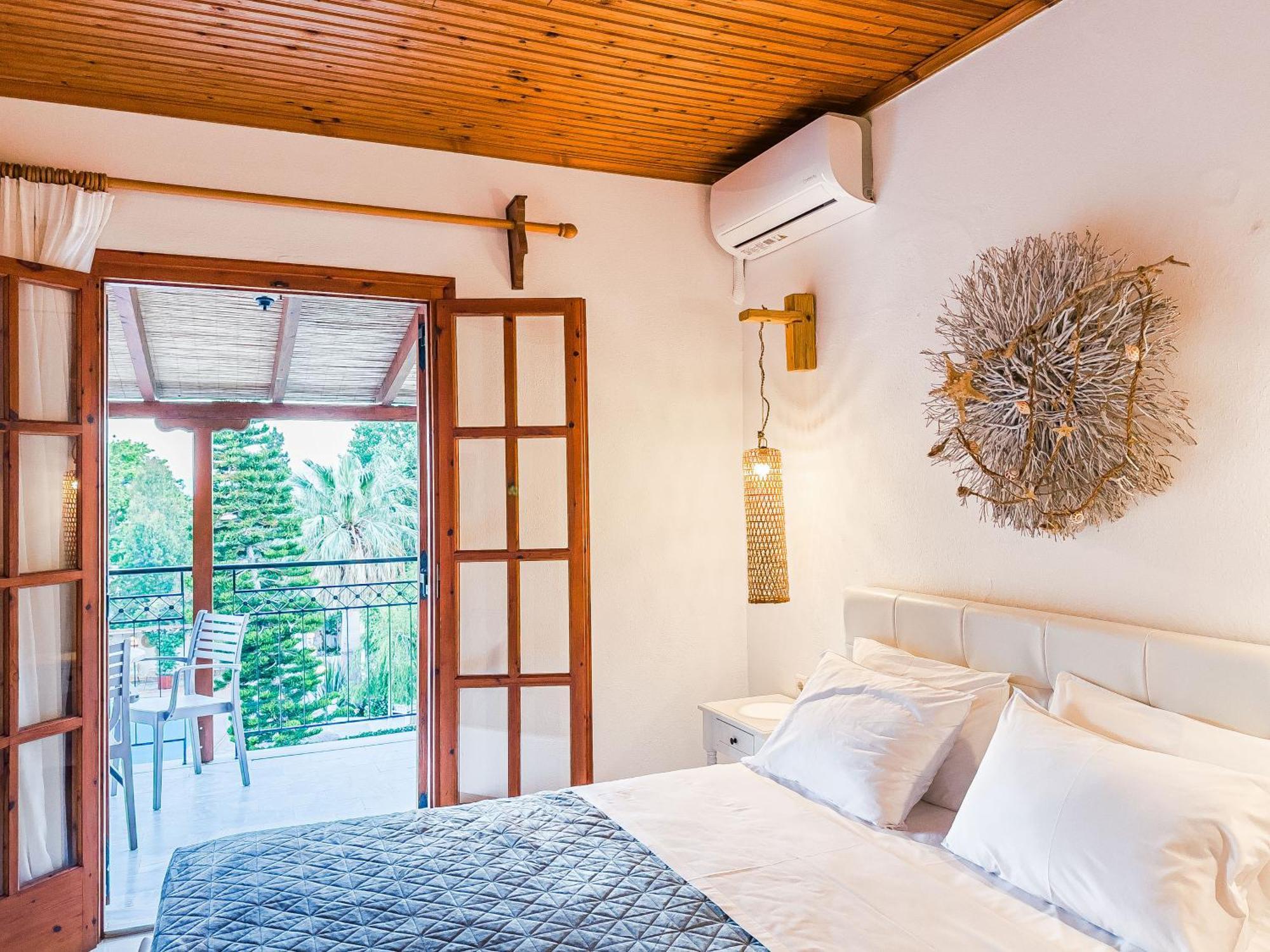 Almira Aparthotel 3*