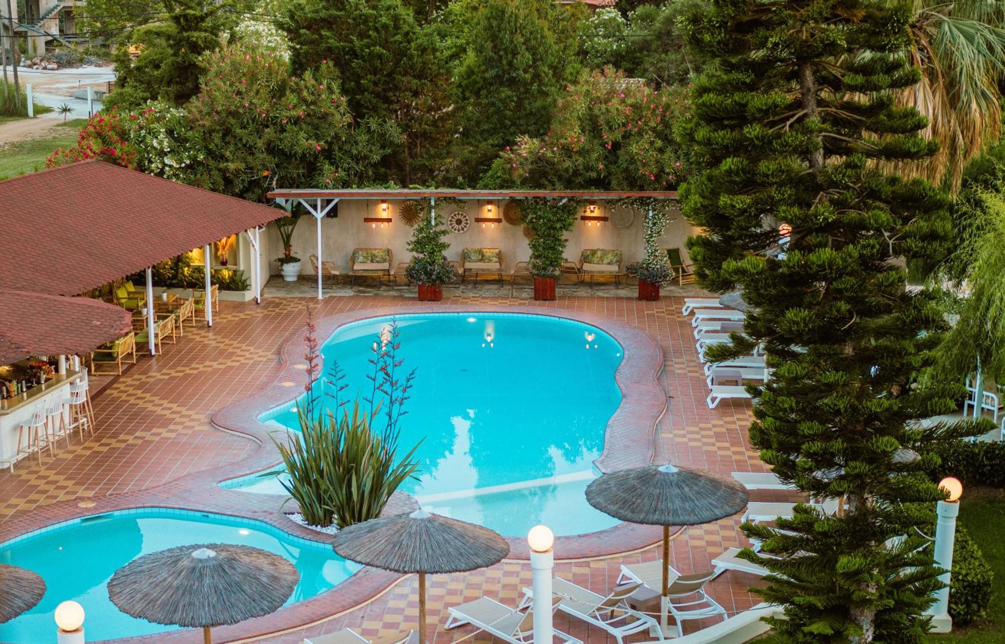 Almira Aparthotel Troulos