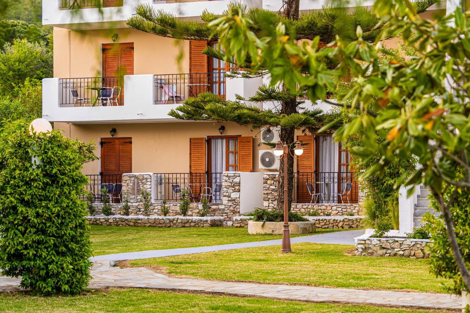 Hotel apartamentowy Almira Troulos